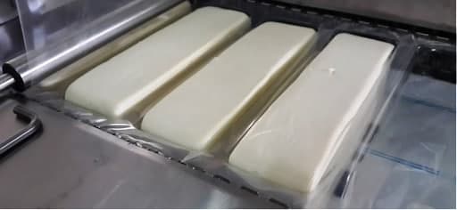 Cheese Vacuum Packing Machine 2